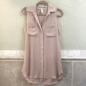 Diane Von Furstenberg 100% Silk Sleeveless Pink Button Down Blouse Size 2